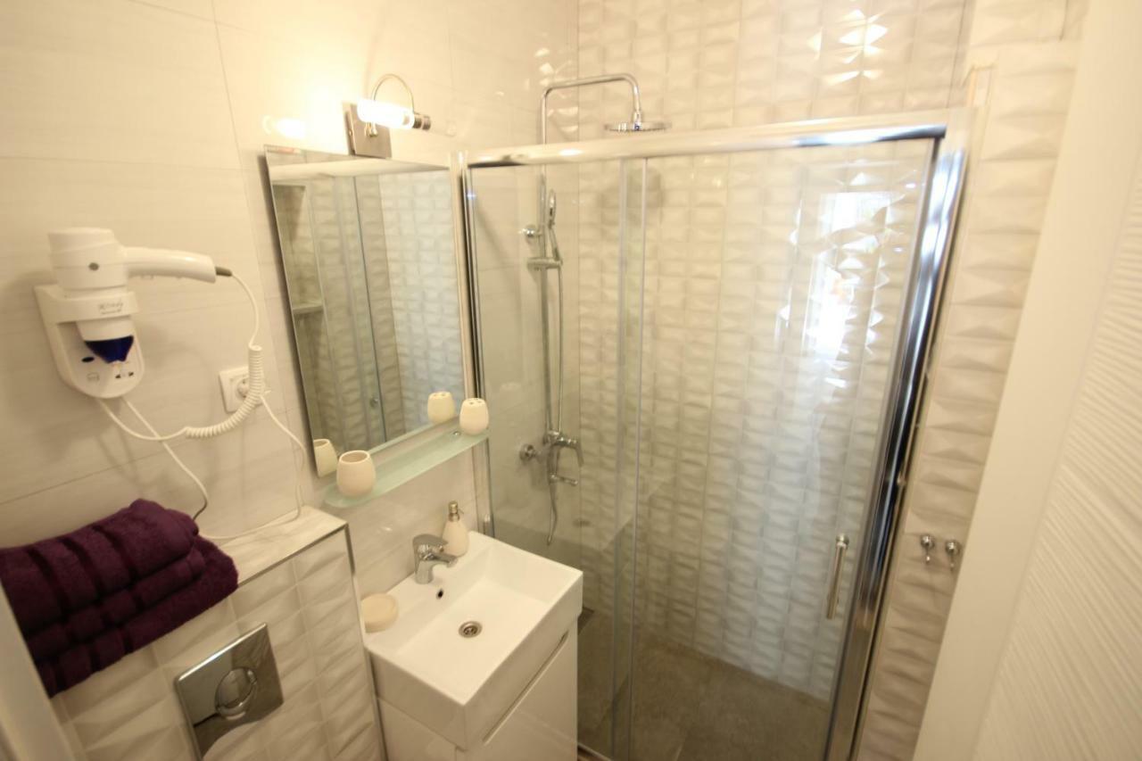 Apartman Laledo *